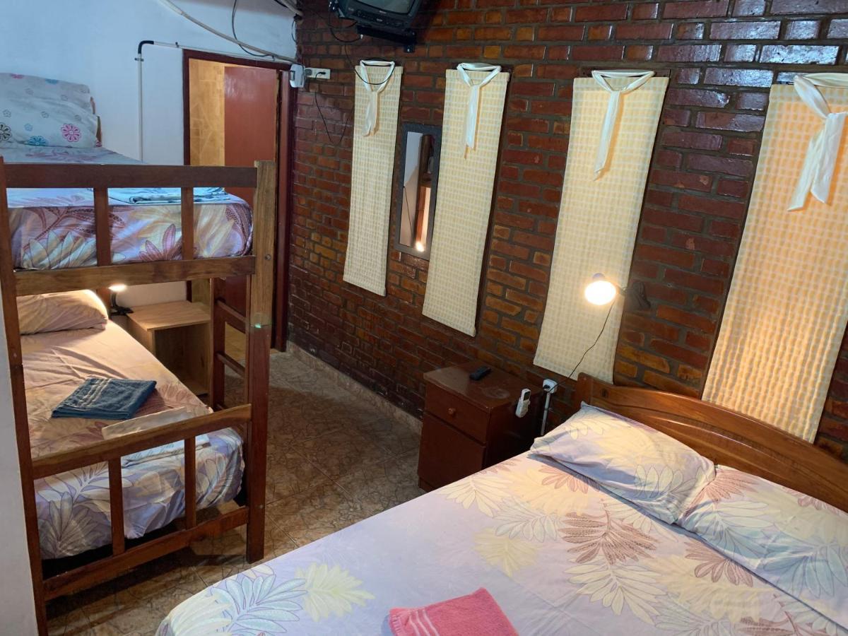 Litt Iguazu Hostal Пуерто-Іґуасу Екстер'єр фото